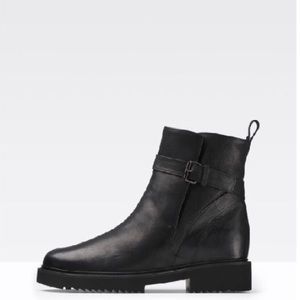 Vince.  ⭐️HP⭐️ Shearling Lined Claudia Moto Boots